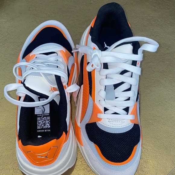 New! Puma Orange and Black Athletic Sneakers -‎ Size 7 - Picture 3 of 5